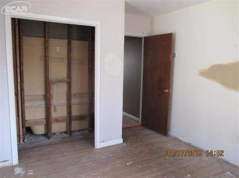 2040 Lambden Road Flint, MI 48532 - Photo 15 of 19 20436583-14.JPG