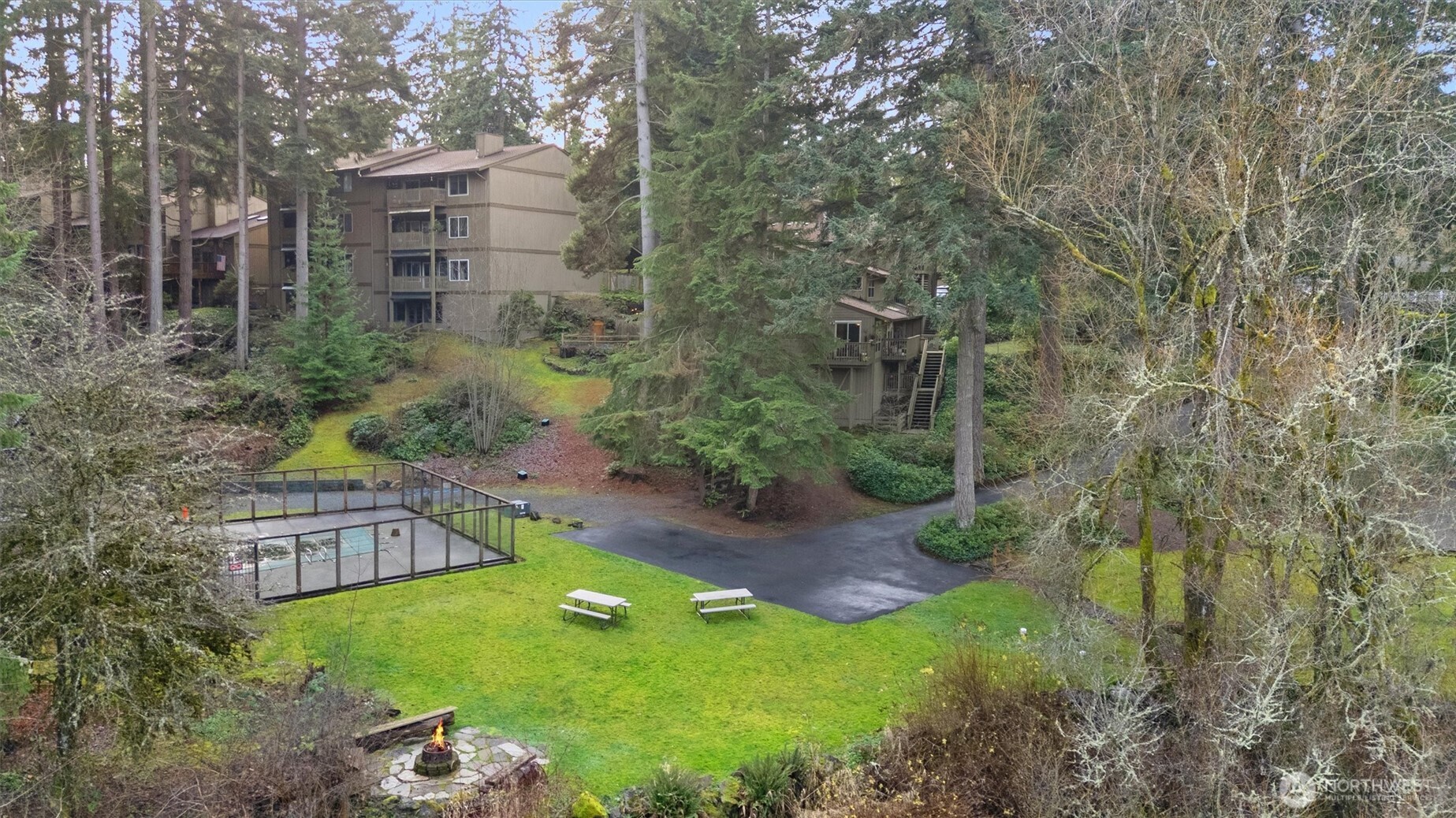 8515 Main Street, Unit 103 Edmonds, WA 98026 - Photo 28 of 34 a view of a garden with brick wall