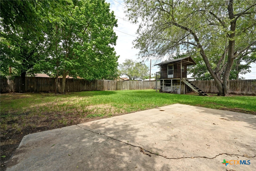 201 Hillcrest Drive Luling, TX 78648 - Photo 20 of 26 a view of a house with a back yard