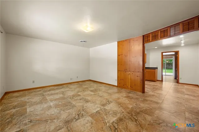 $275,000 | 201 Hillcrest Drive, Luling, TX 78648