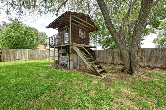 $275,000 | 201 Hillcrest Drive, Luling, TX 78648