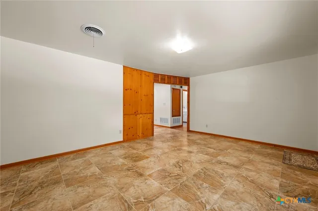 $275,000 | 201 Hillcrest Drive, Luling, TX 78648