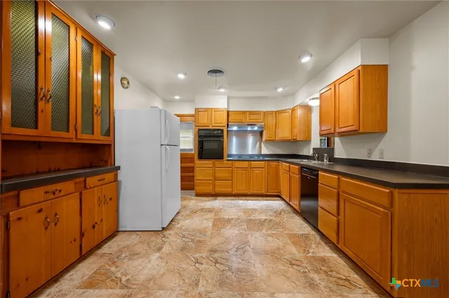 $275,000 | 201 Hillcrest Drive, Luling, TX 78648