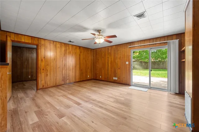 $275,000 | 201 Hillcrest Drive, Luling, TX 78648