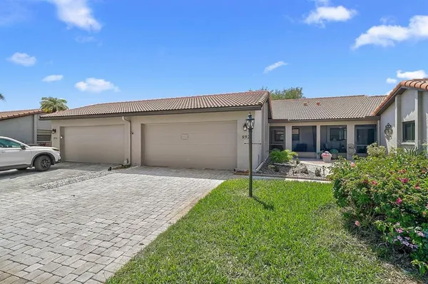 $315,000 | 892 Country Club Circle, Unit 50, Venice, FL 34293