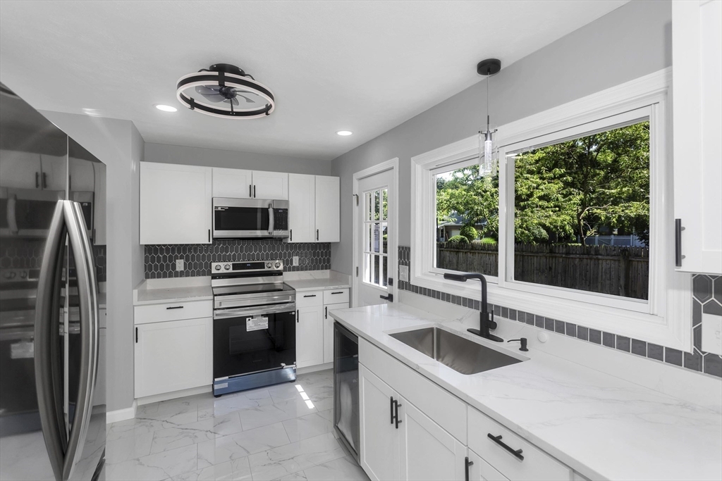 1988 Wilbraham Road Springfield, MA 01129 - Photo 4 of 39