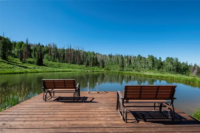 a wooden bench sitting next to a lake