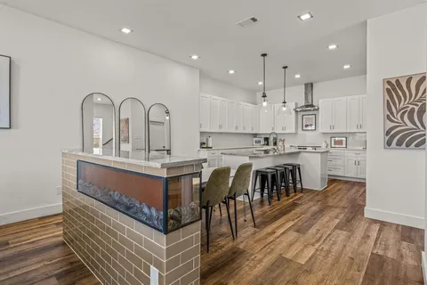 $650,000 | 500 West Sanford Street, Arlington, TX 76011