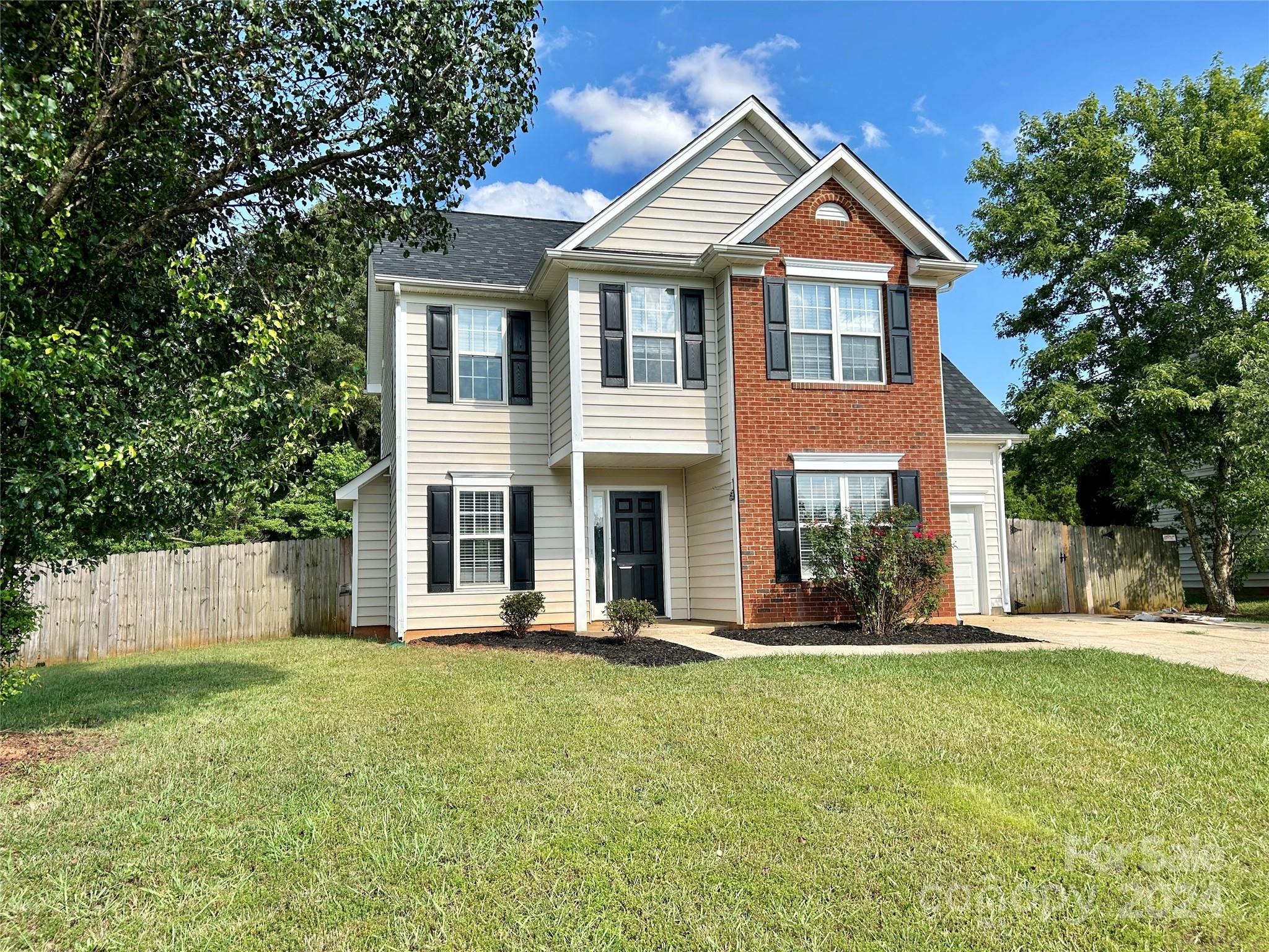 13403 Willow Falls Road Charlotte, NC 28215 - Photo 3 of 28 Gallery Image 3