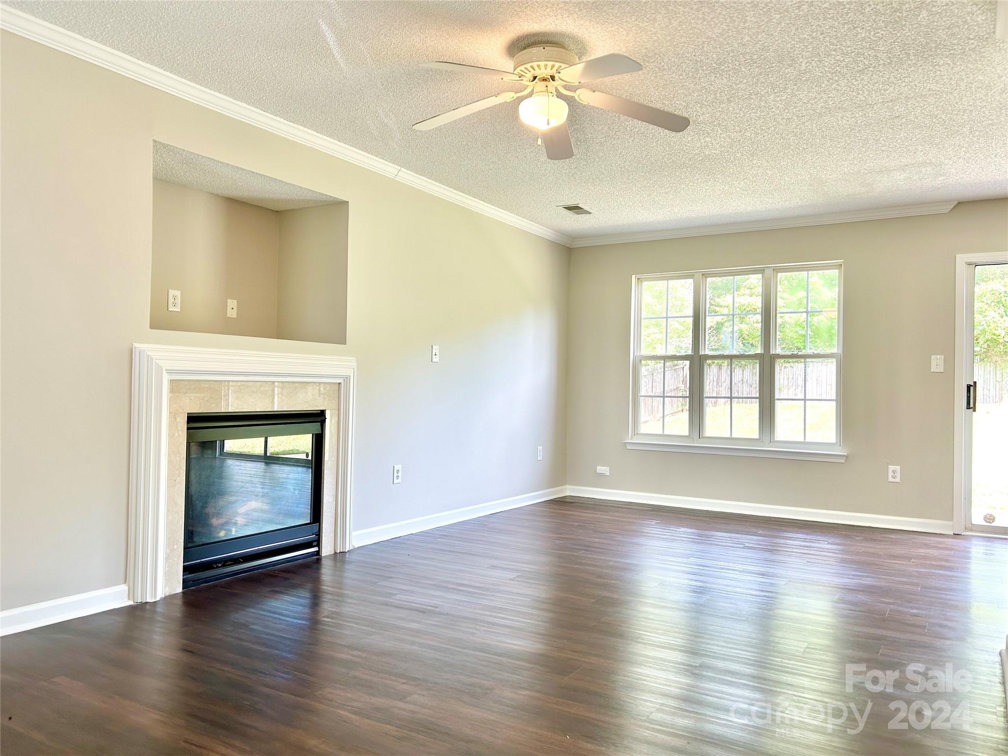 13403 Willow Falls Road Charlotte, NC 28215 - Photo 6 of 28 Gallery Image 6
