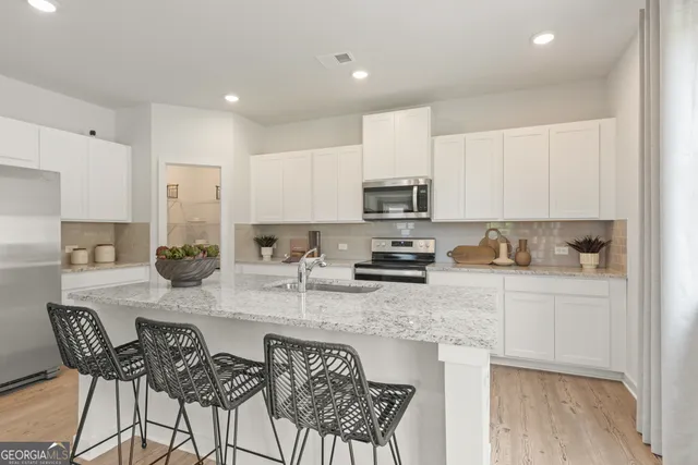 $433,990 | 5277 Mulberry Crk Way, Flowery Branch, GA 30542