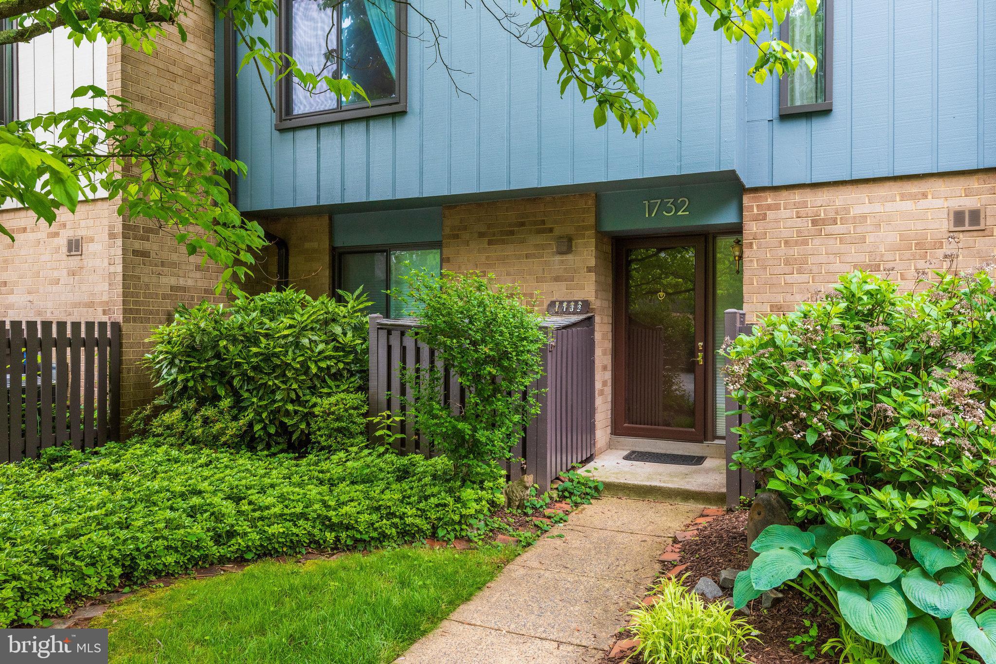 1732 Ivy Oak Square Reston, VA 20190 - Photo 2 of 26 Gallery Image 2