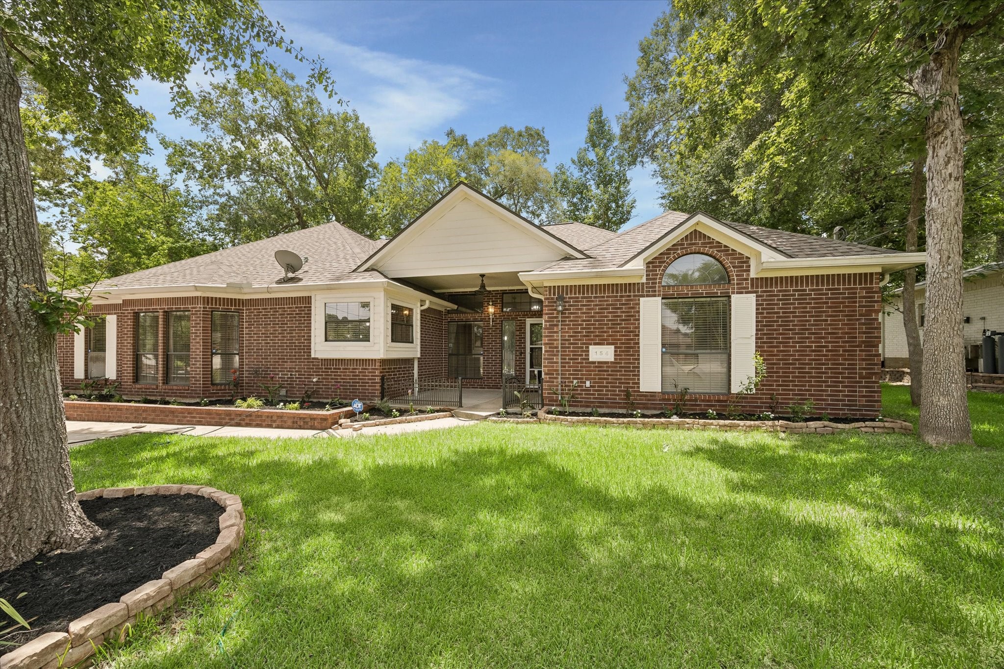154 7 Coves Road Conroe, TX 77304 - Photo 2 of 32