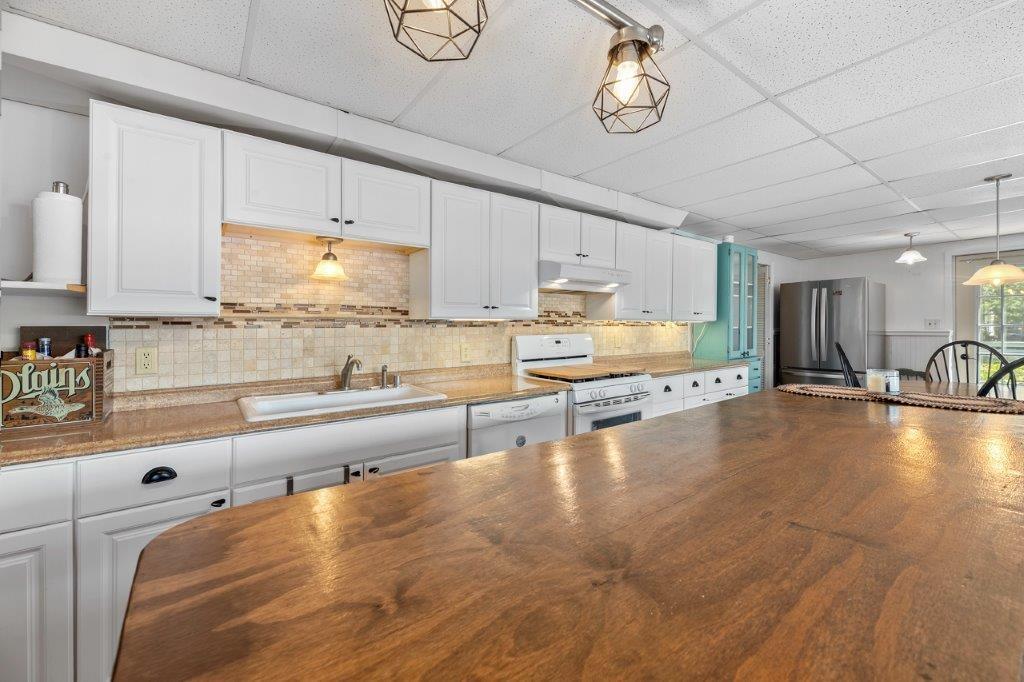 11189 Old 8 Road Crandon, WI 54520 - Photo 5 of 52 Gallery Image 5