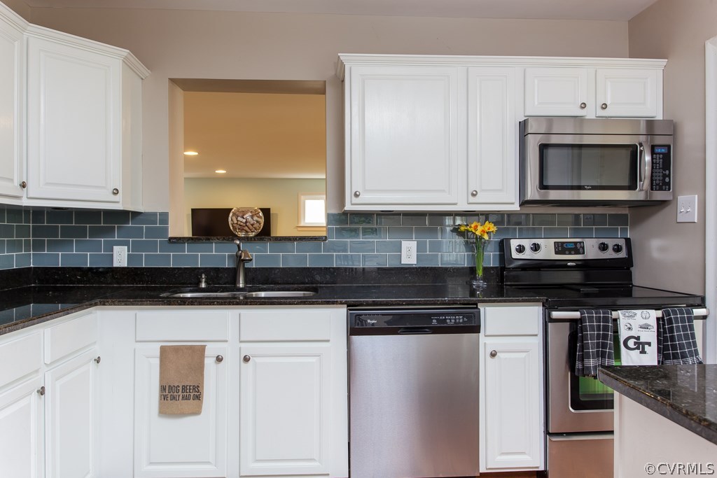 7802 Meherrin Road Richmond, VA 23229 - Photo 5 of 24 Granite countertops & all stainless steel applianc