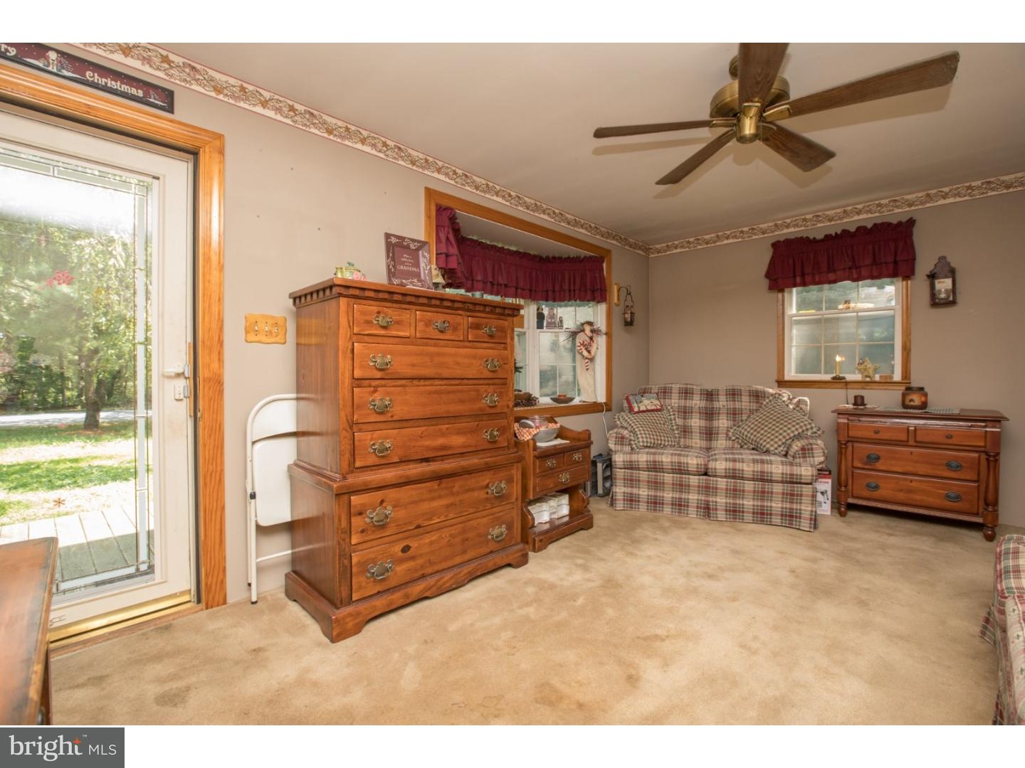 237 Three Bridge Road Monroeville, NJ 08343 - Photo 6 of 19 Living Room