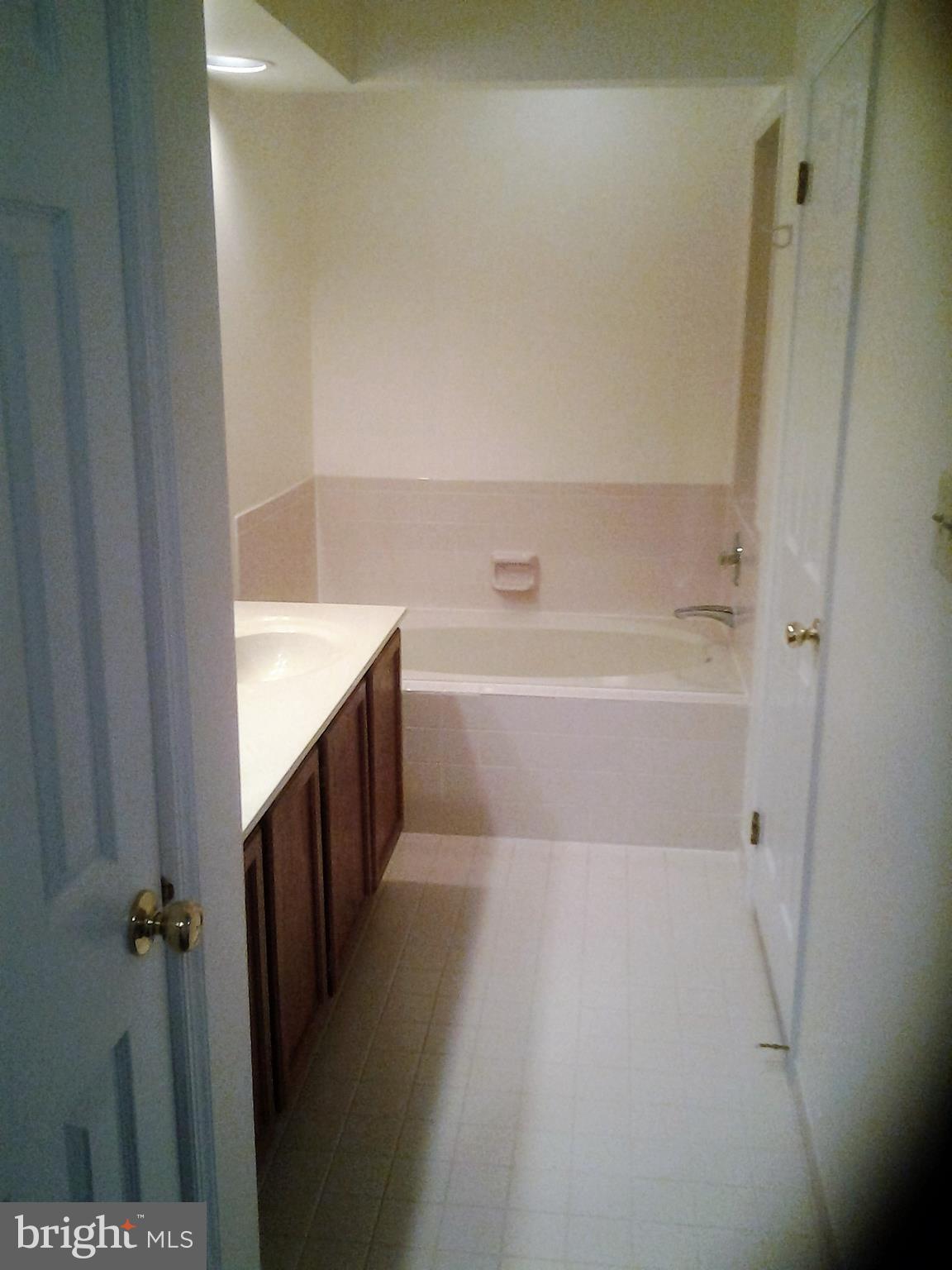 12222 Apache Tears Circle Laurel, MD 20708 - Photo 11 of 20 Bath (Master)