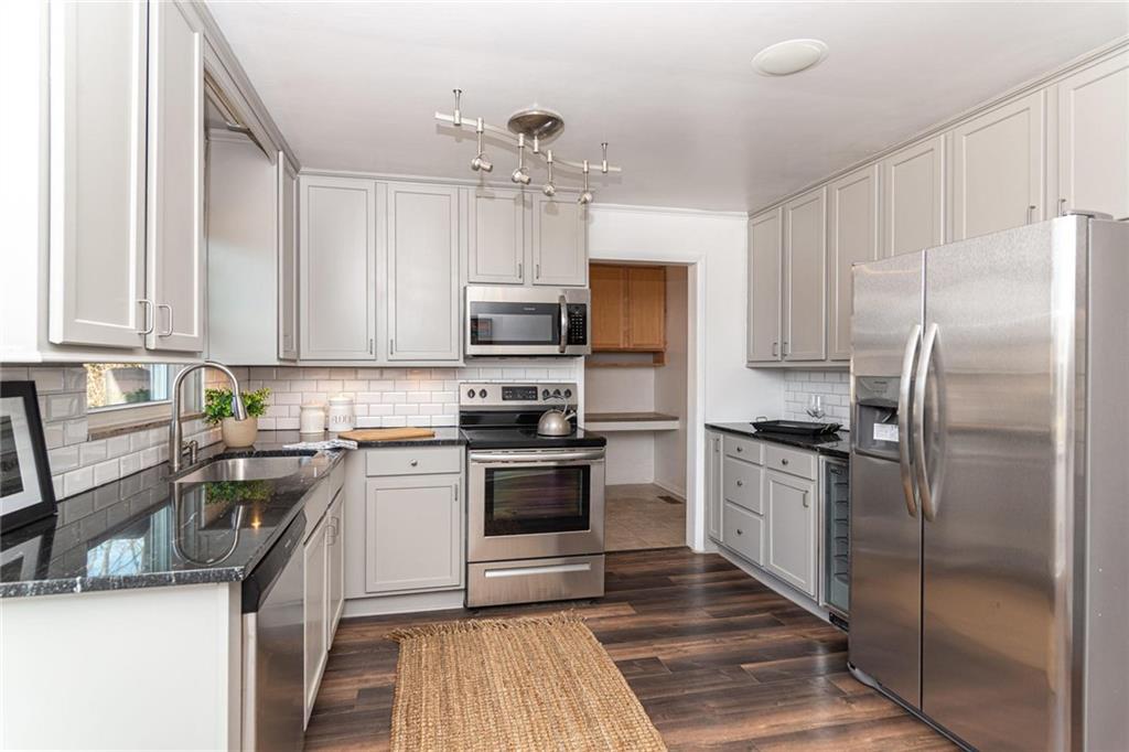 7210 Spring Mill Road Indianapolis, IN 46260 - Photo 11 of 32 Gallery Image 11