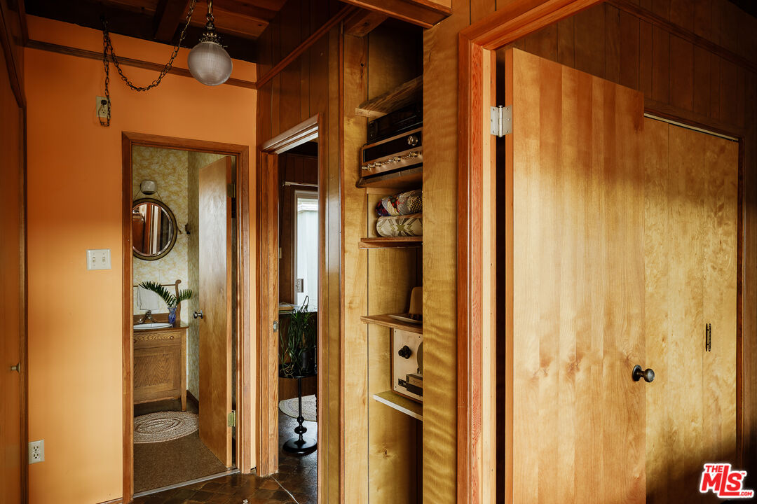 63670 Wagon Wheel Road Joshua Tree, CA 92252 - Photo 19 of 37 a bathroom with a shower and a glass door