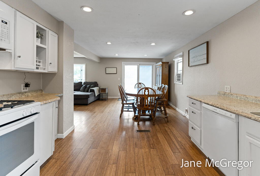 55 South Dengler Road Muskegon, MI 49442 - Photo 18 of 40 55SDengler-19LoRes