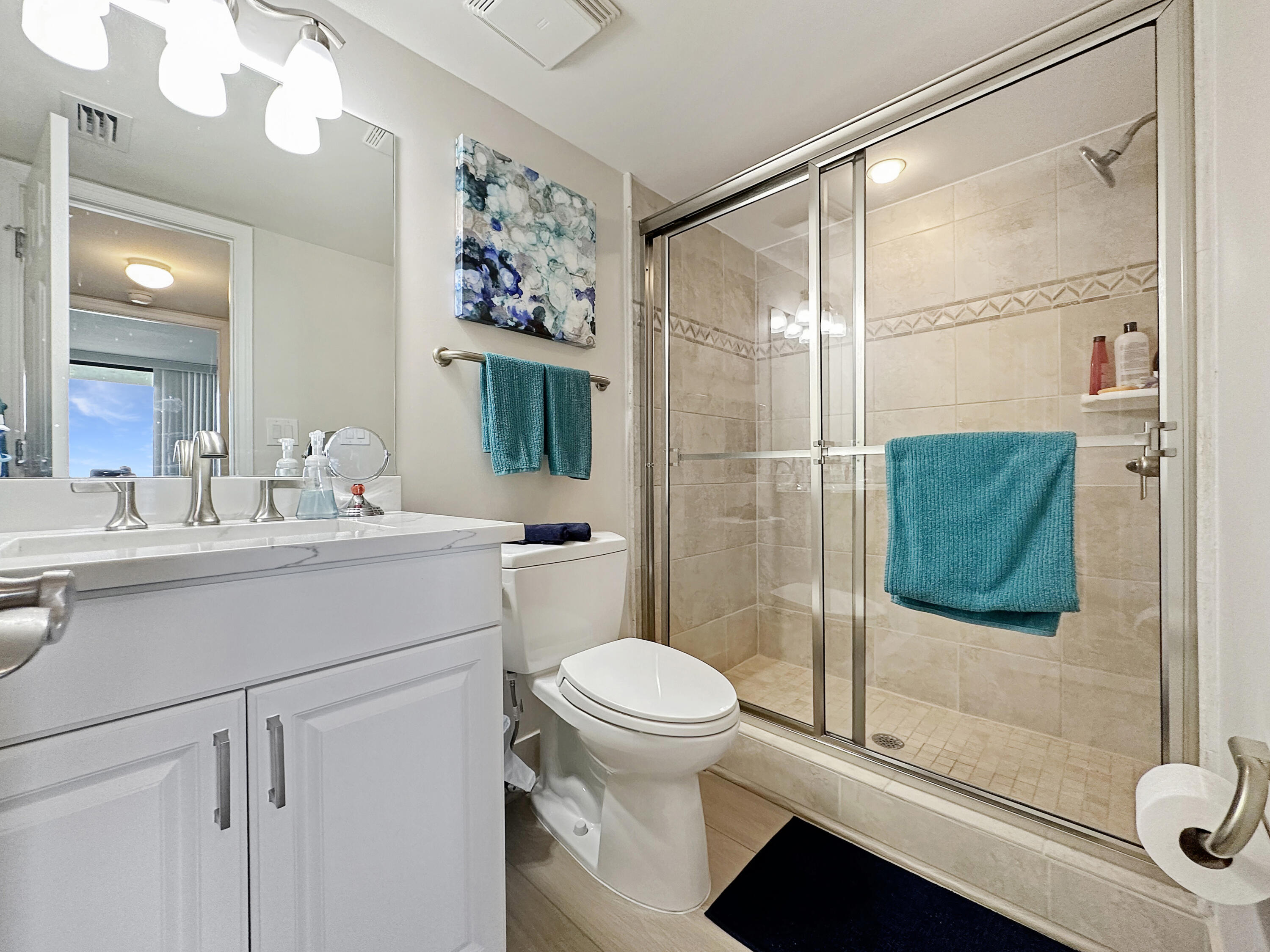 3000 North Ocean Drive, Unit 11D Singer Island, FL 33404 - Photo 14 of 49 Guest Bathroom