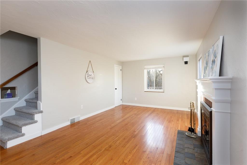 9347 Pannier Road Pittsburgh, PA 15237 - Photo 5 of 25 Living room - freshly painted, multi-pane windows, new blinds