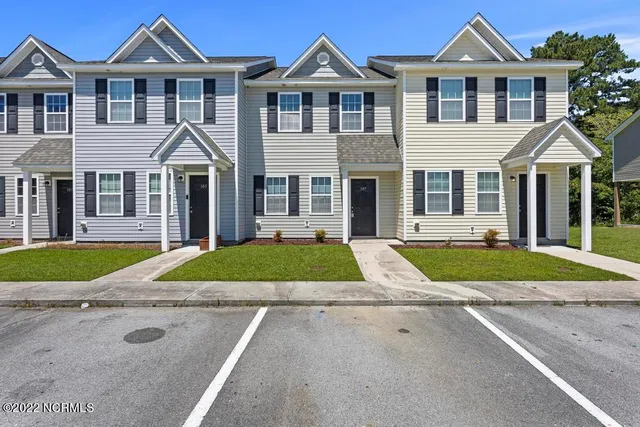 $1,275 | 117 Virginias Landing Court, Richlands, NC 28574