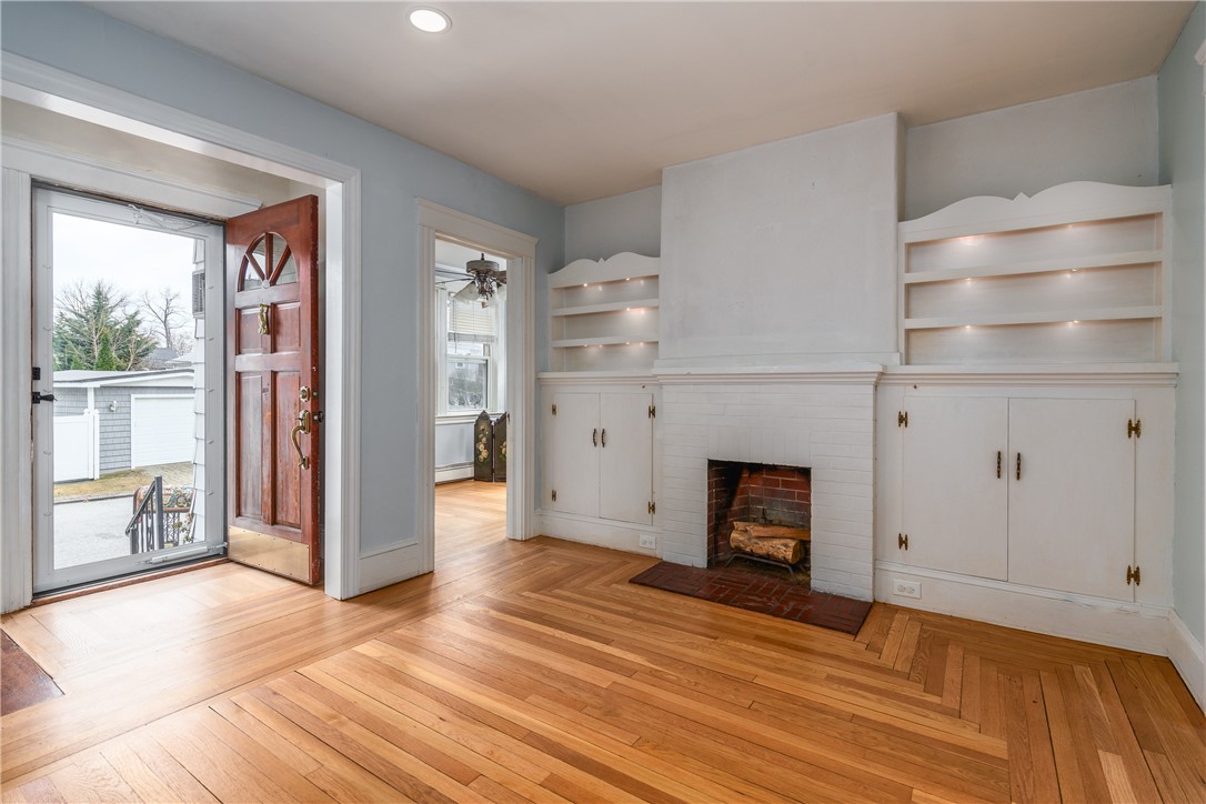 41 Berwick Lane Cranston, RI 02905 - Photo 4 of 35