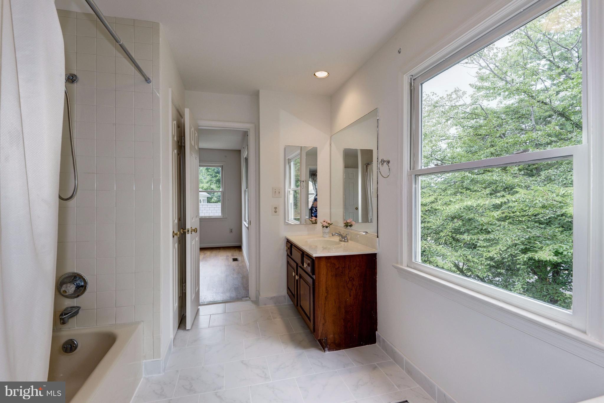 8400 Bells Mill Road Potomac, MD 20854 - Photo 19 of 30 Upper Level Full Bath