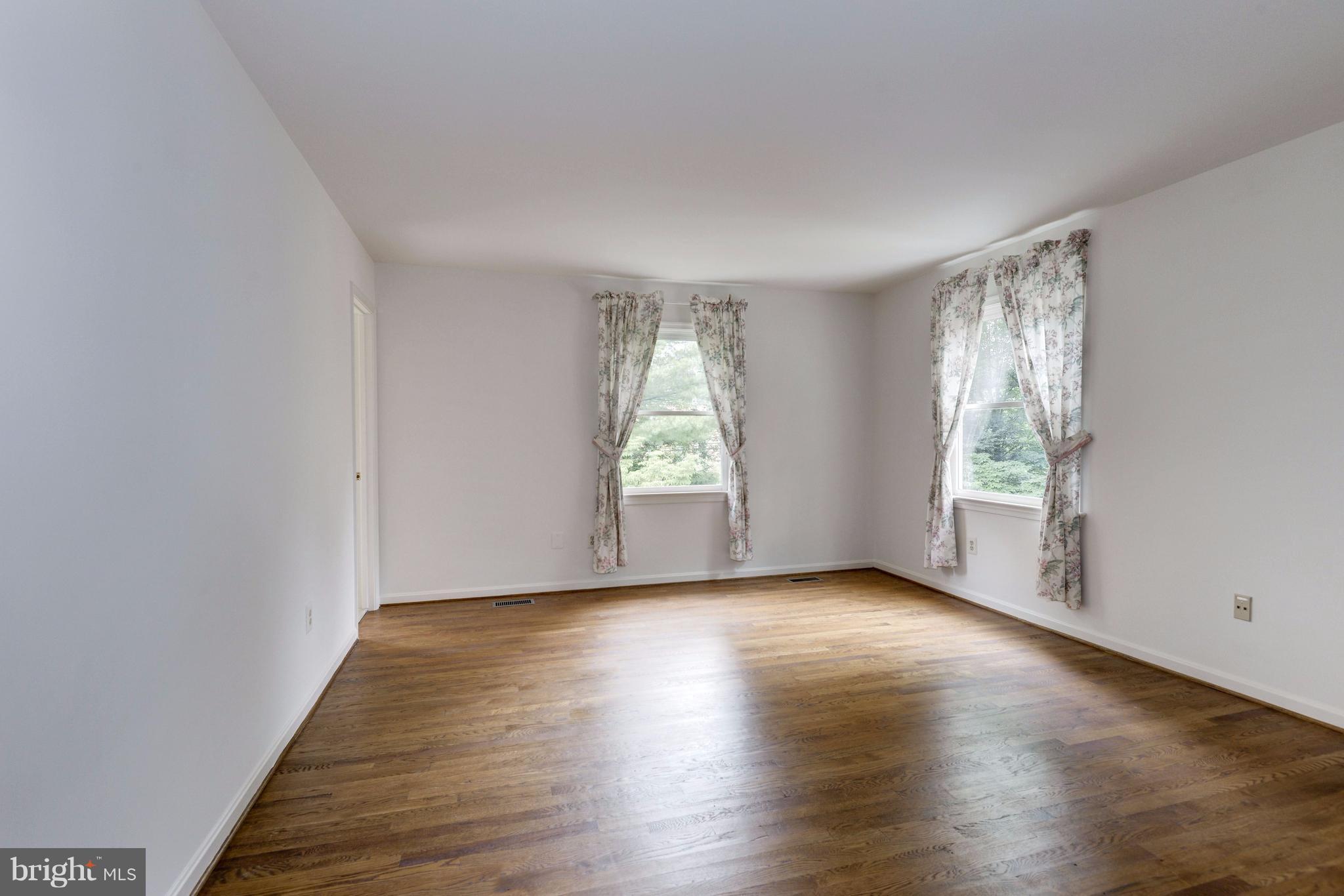 8400 Bells Mill Road Potomac, MD 20854 - Photo 20 of 30 Bedroom #3