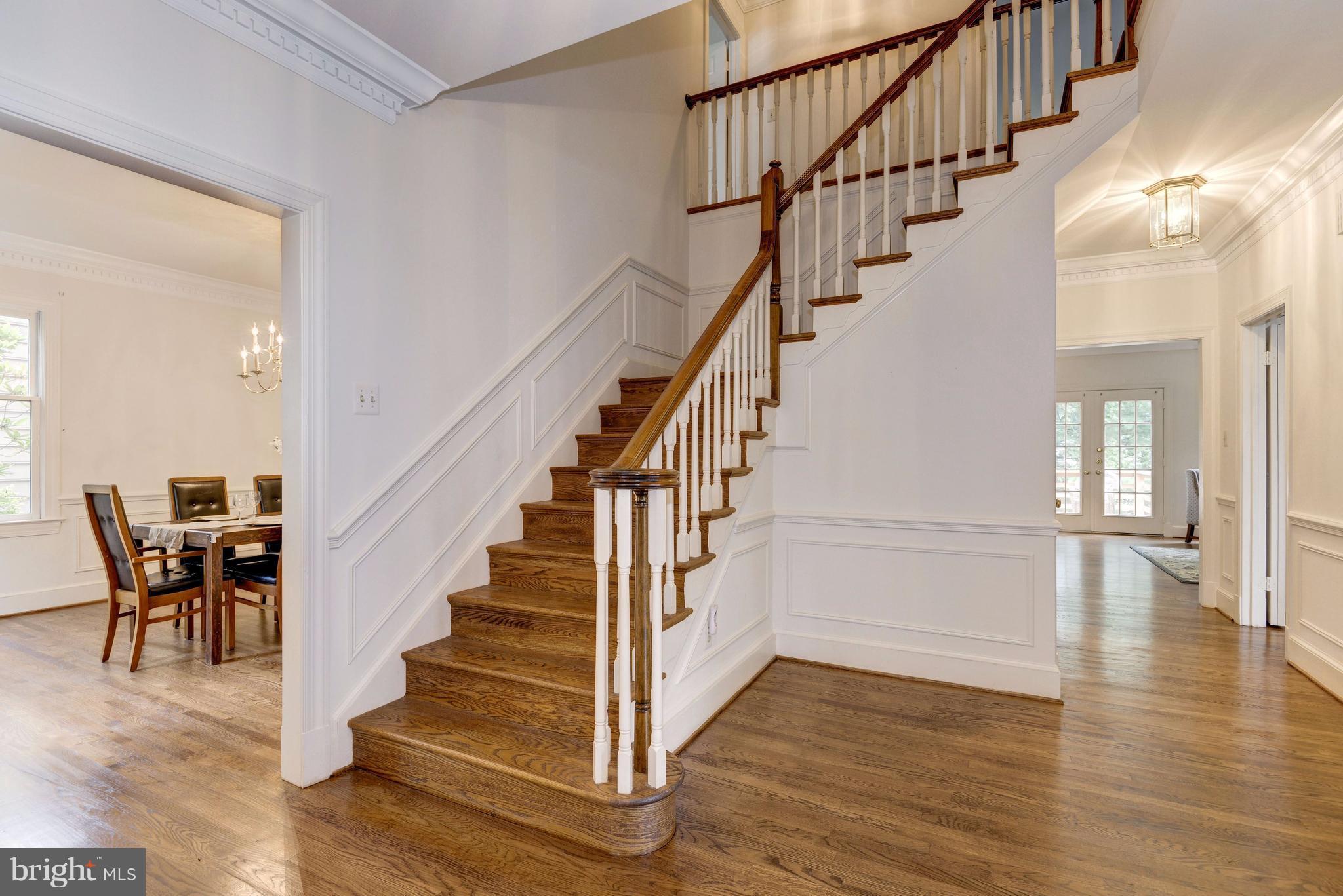 8400 Bells Mill Road Potomac, MD 20854 - Photo 5 of 30 Foyer