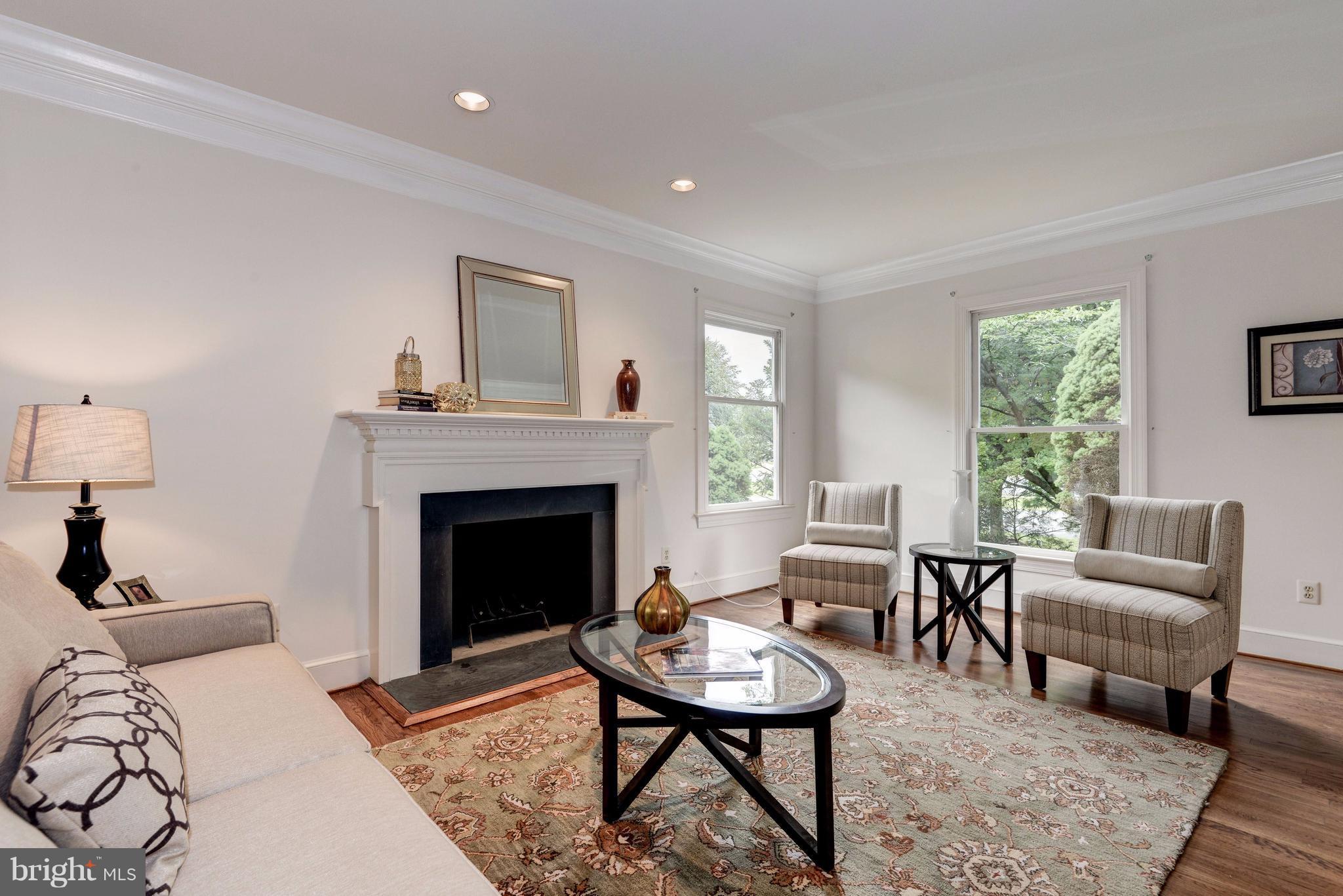 8400 Bells Mill Road Potomac, MD 20854 - Photo 7 of 30 Living Room