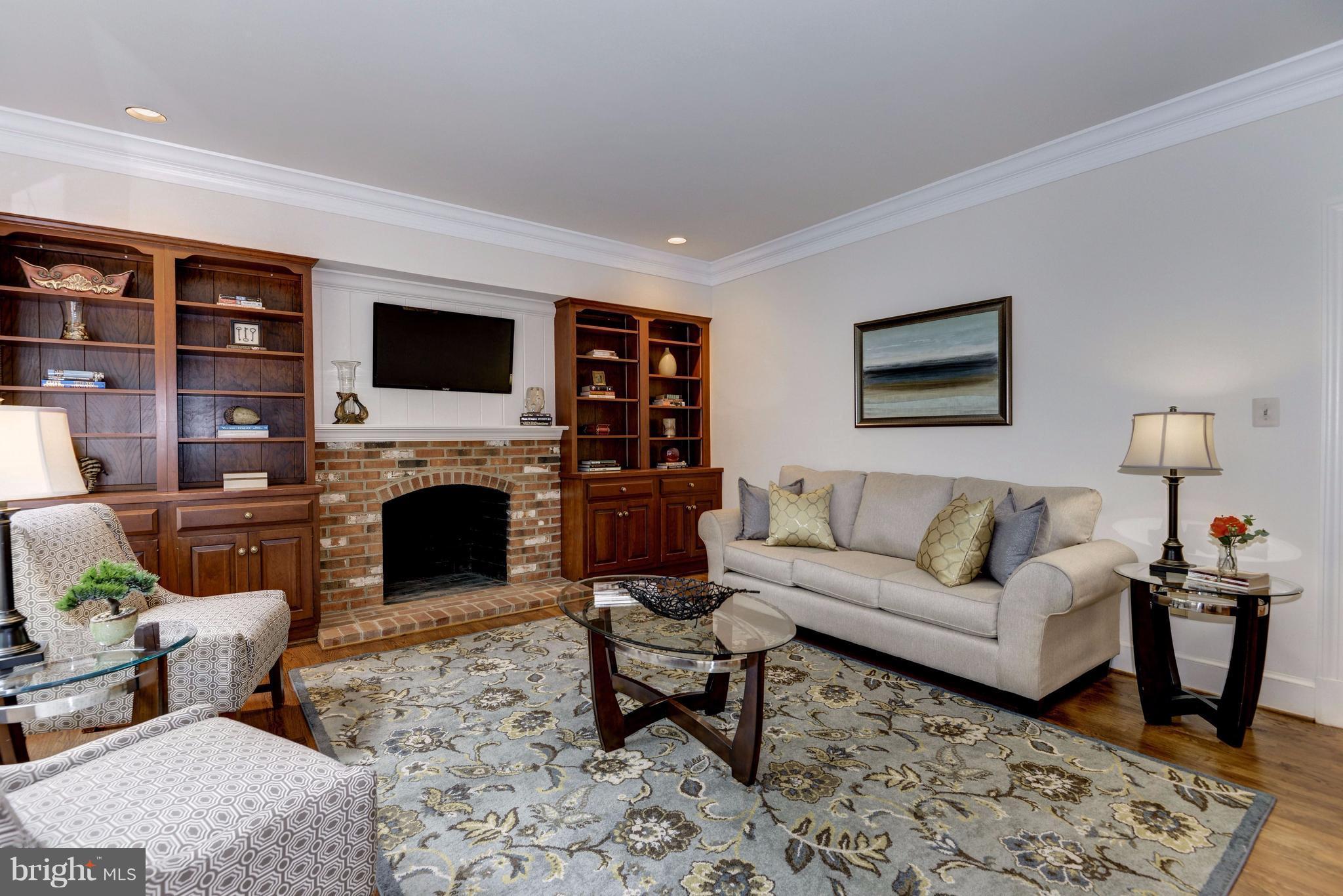 8400 Bells Mill Road Potomac, MD 20854 - Photo 9 of 30 Family Room