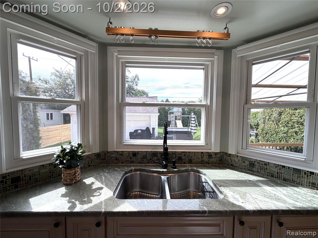 71 Vernier Road Grosse Pointe Shores, MI 48236 - Photo 15 of 50 Gallery Image 15