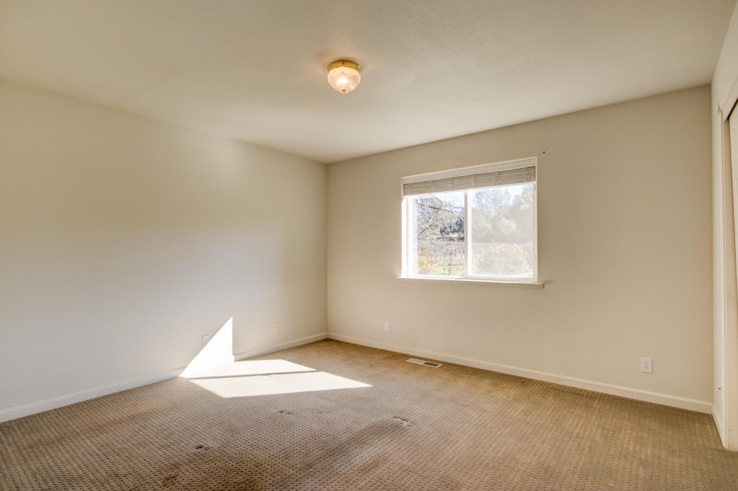 3900 Tawanka Road Somerset, CA 95684 - Photo 29 of 84 an empty room with a window