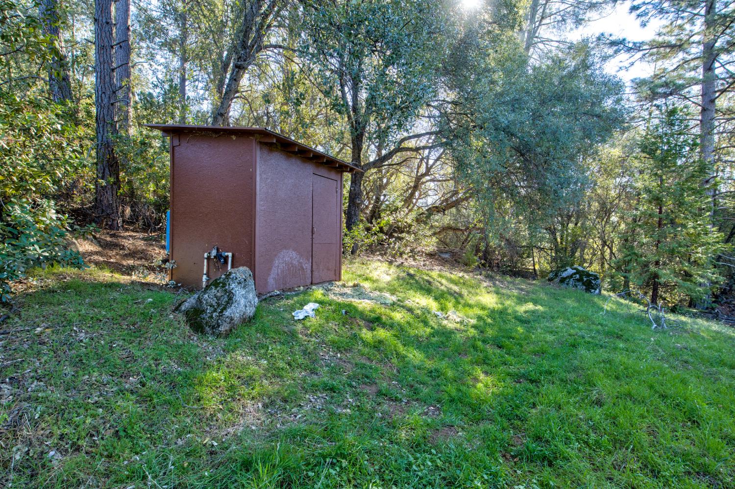 3900 Tawanka Road Somerset, CA 95684 - Photo 53 of 84 a backyard of a house with lots of green space