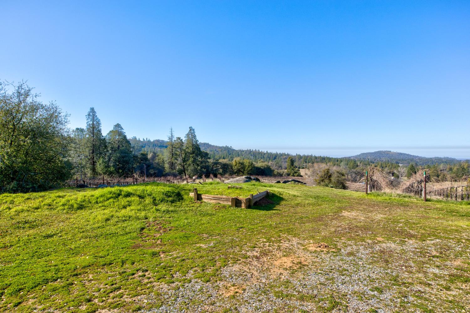 3900 Tawanka Road Somerset, CA 95684 - Photo 54 of 84 a view of an outdoor space and a yard