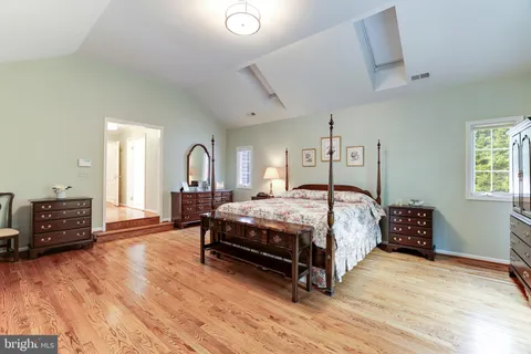 $1,550,000 | 5501 West Ridge View Drive, Fairfax, VA 22030