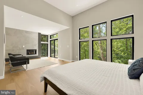 $2,595,000 | 8165 East Beach Drive Northwest, Washington, DC 20012