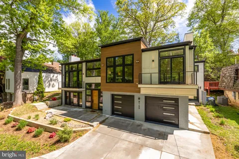 $2,595,000 | 8165 East Beach Drive Northwest, Washington, DC 20012
