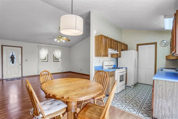 $169,900 | 212 Meadow Drive, Troy, IL 62294