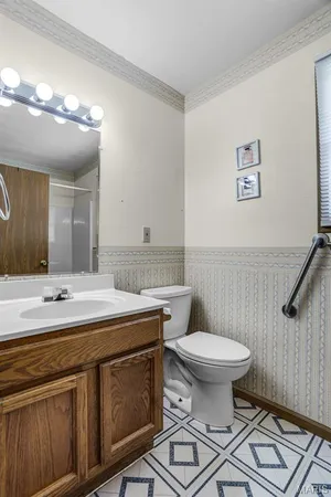 $169,900 | 212 Meadow Drive, Troy, IL 62294