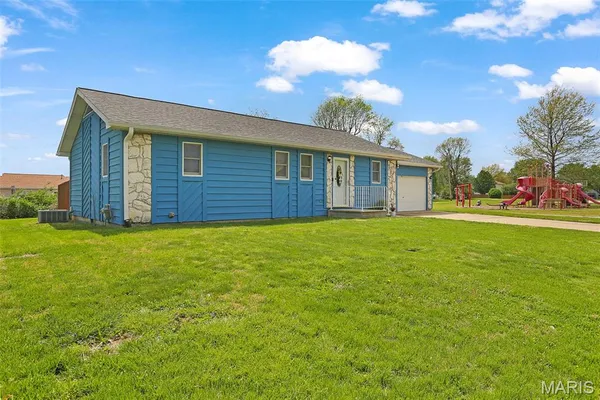 $169,900 | 212 Meadow Drive, Troy, IL 62294