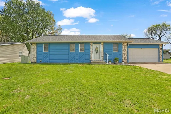 $169,900 | 212 Meadow Drive, Troy, IL 62294