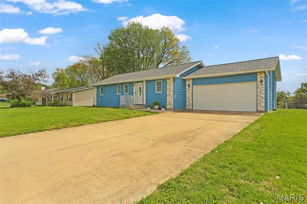 $169,900 | 212 Meadow Drive, Troy, IL 62294