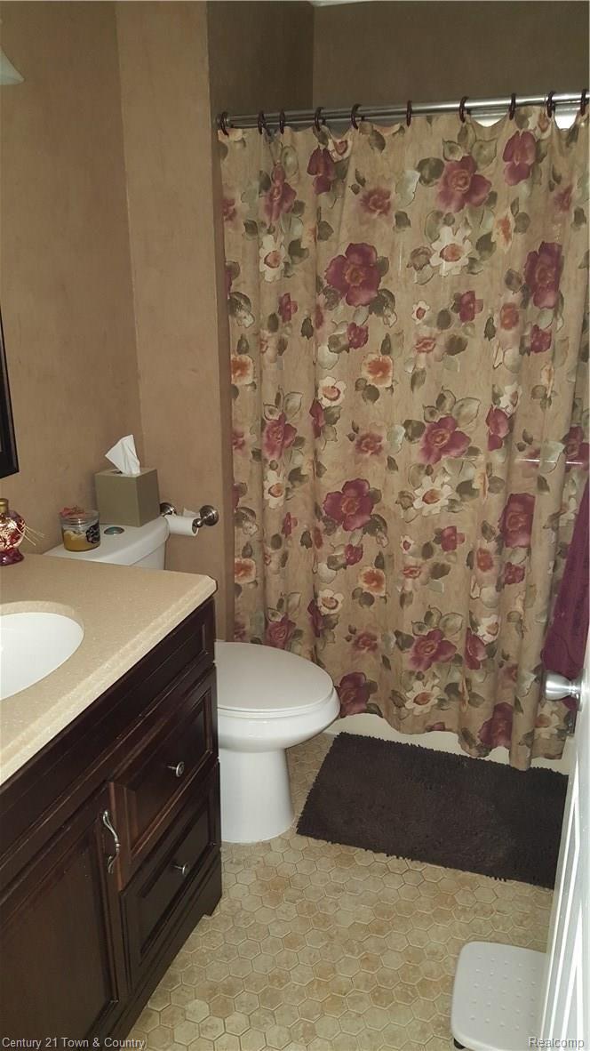 244 Parsons Lane Rochester, MI 48307 - Photo 10 of 12 Master Bath.jpg
