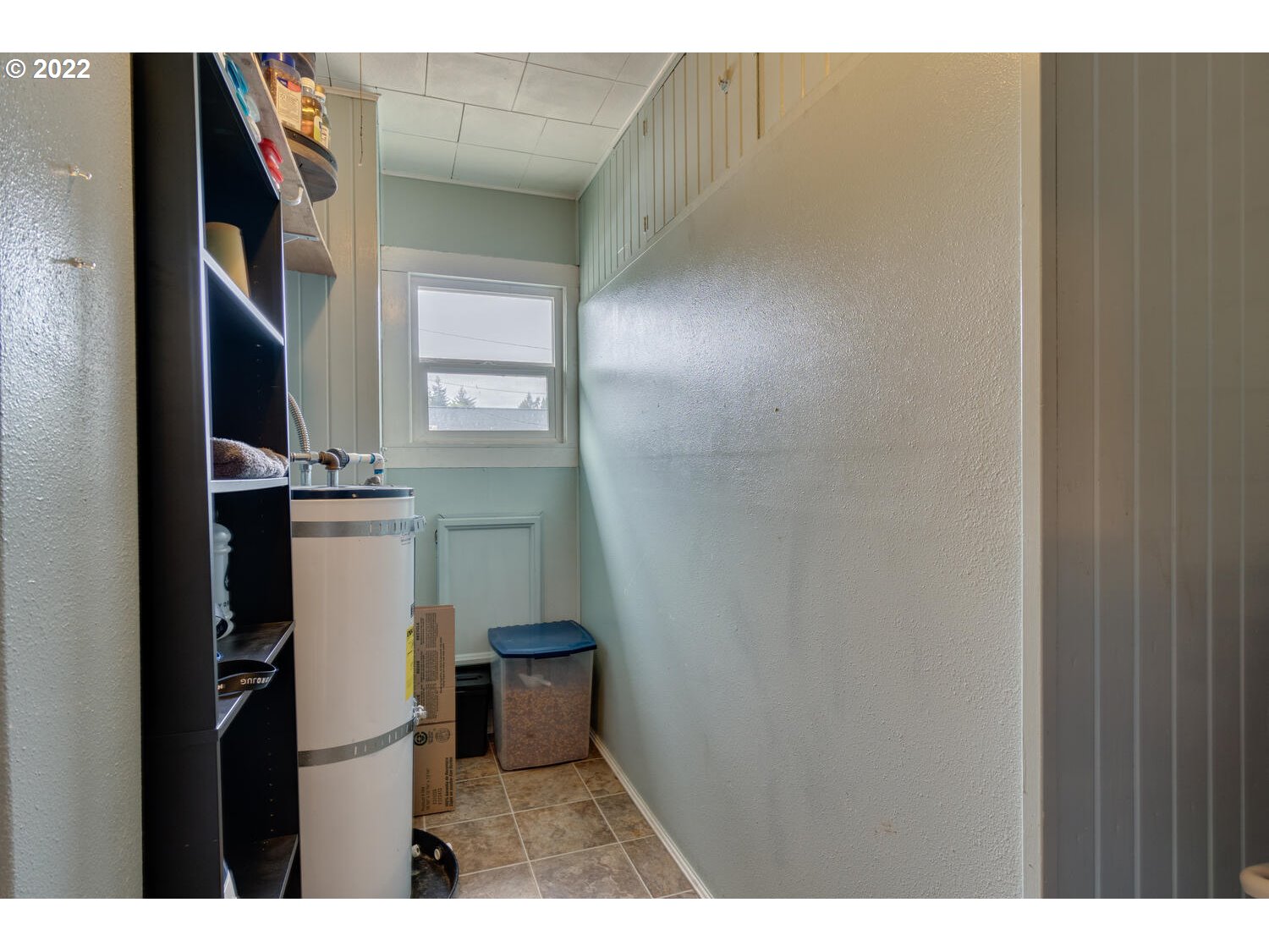 1045 Coal Creek Road Longview, WA 98632 - Photo 18 of 32 a bathroom with a toilet