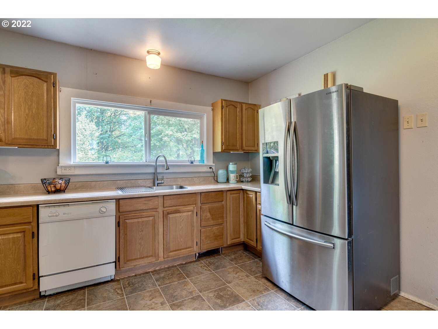 1045 Coal Creek Road Longview, WA 98632 - Photo 20 of 32 a kitchen with stainless steel appliances a refrigerator sink and window