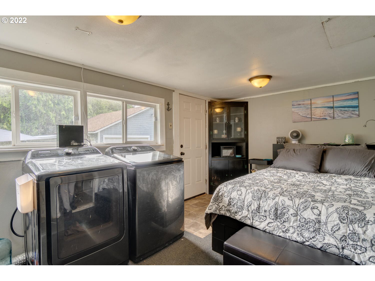 1045 Coal Creek Road Longview, WA 98632 - Photo 24 of 32 a bedroom with a bed and a large window