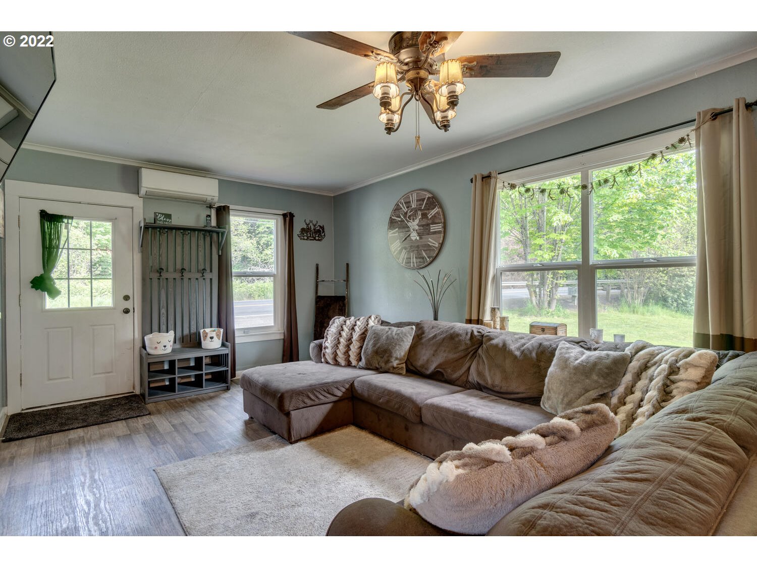 1045 Coal Creek Road Longview, WA 98632 - Photo 8 of 32 a living room with furniture and a large window